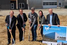 Pelletée de terre pour la nouvelle usine de Montmorency Structures de bois. Crédit : Montmorency Structures de bois