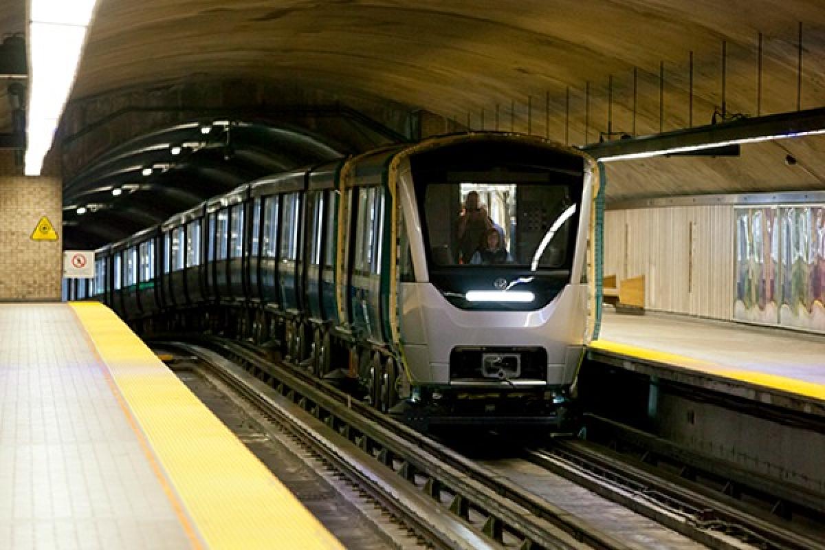 Entrée en service du premier train AZUR du métro