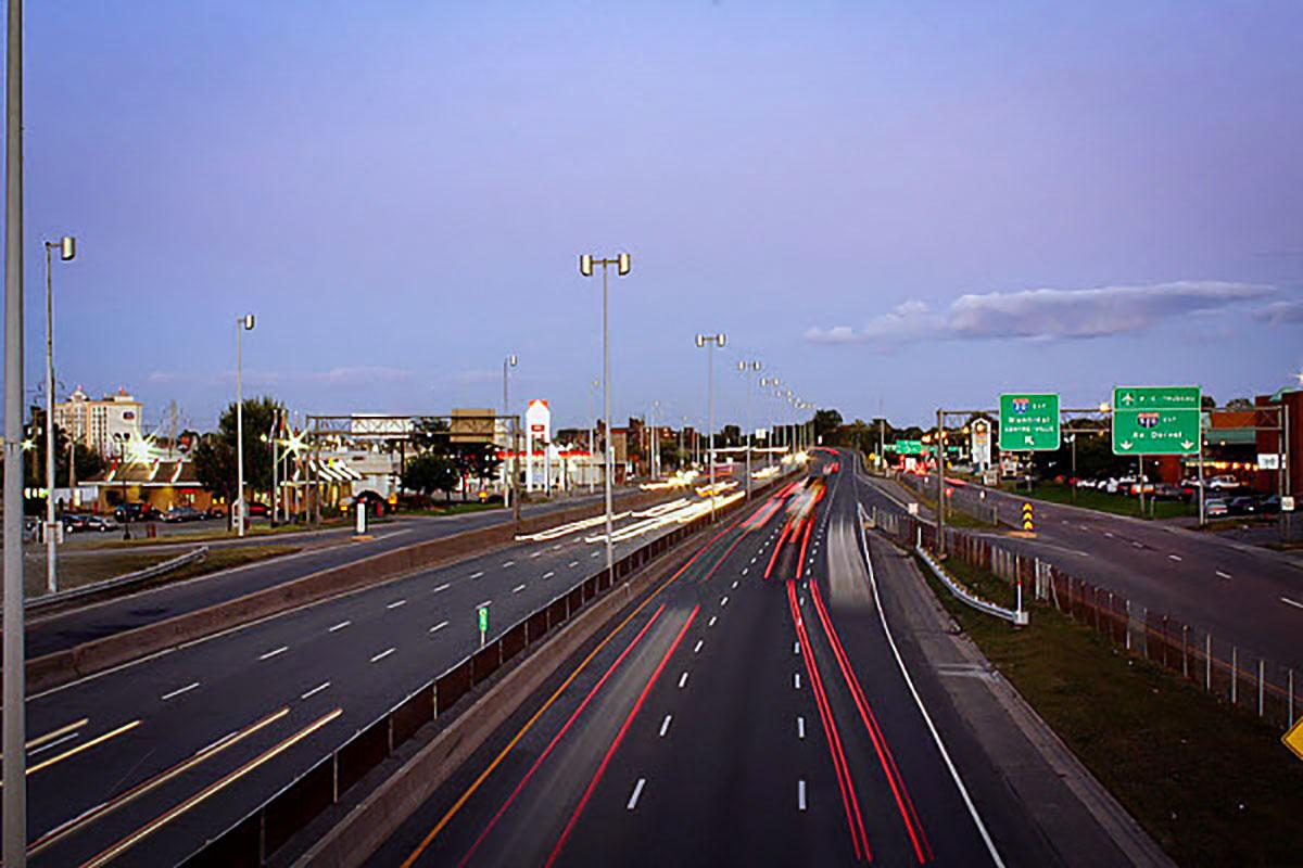 Dernière phase de travaux pour le prolongement de l’autoroute 410 - Crédit photo : Shawn - Wikimedia Commons - CC BY-SA 2.0