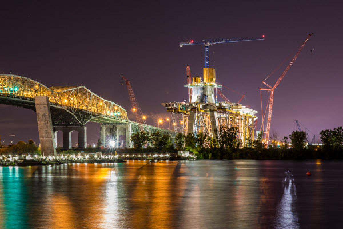 Nouveau pont Champlain : construction du pylône principal