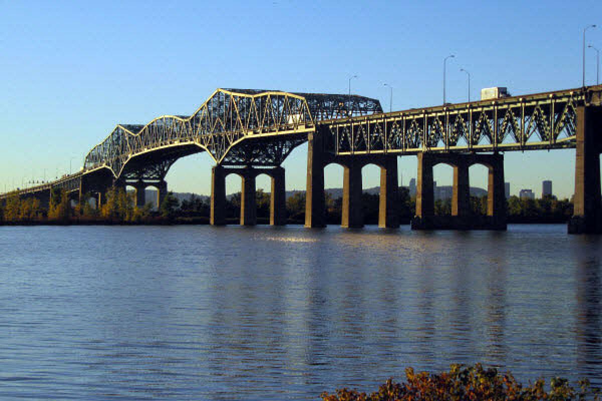 Mise en service de la nouvelle voie réservée du pont Champlain