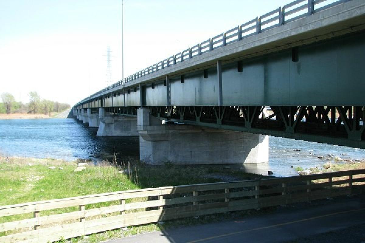 Québec a souligné la fin des travaux d'élargissement du pont Monseigneur-Langloi