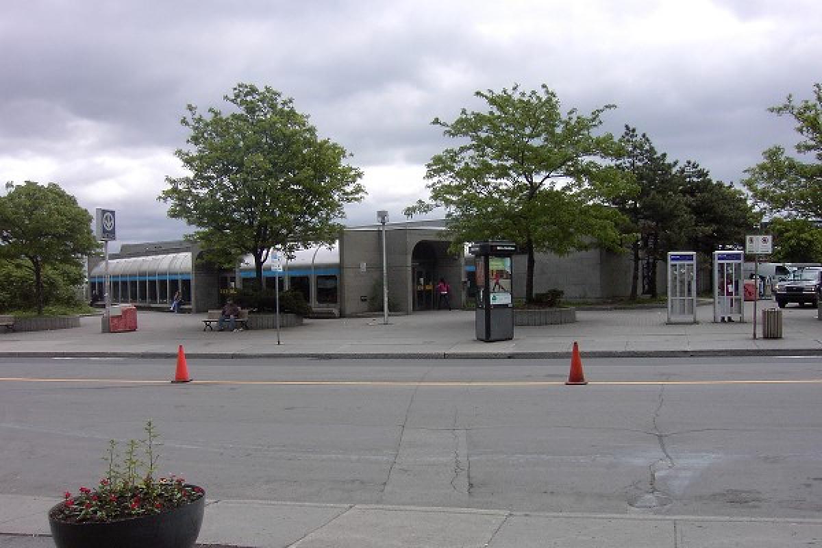 Le gouvernement du Québec financera un nouvel édicule à la station de métro Vend