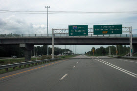 Vue sur l'autoroute 640, aux environs de Saint-Eustache  - Photo de Vintotal – Wikipedia Commons - CC BY-SA 3.0