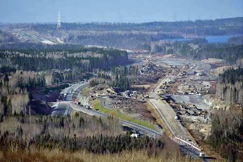 Vue aérienne de la phase III de la transformation de la route 185 en autoroute à deux chaussées séparées. Crédit : MTQ 