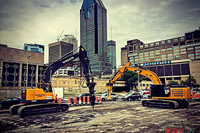 BauVal s'est notamment illustrée en procédant à la démolition complète de la structure surélevée de l'autoroute Bonaventure, à Montréal. Photo de Construction BauVal