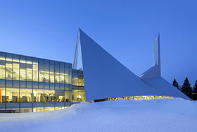 Dan Hanganu + Côté Leahy Cardas architectes pour le projet Bibliothèque Monique-Corriveau - Photo de Stéphane Groleau