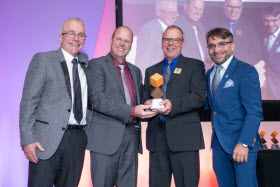 MM. Claude Fournier, président de l’ACQ Bas-Saint-Laurent / Gaspésie / Les Îles, Marc Charest, vice-président et Guy Charest, président de Marcel Charest et Fils ainsi que M. Francis Roy, président de l'ACQ - Photo de Graphe Studio