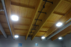 Le plafond de bois du gymnase de l’école primaire Saint-Romuald - Photo de la Commission scolaire du Val-Des-Cerfs