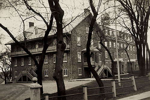 Couvent des Soeurs de la Providence. Crédit : Bibliothèque et Archives nationales du Québec