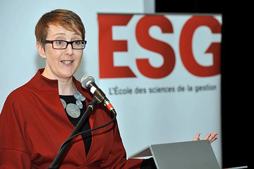 Florence Paulhiac Scherrer, professeure titulaire au Département d’études urbaines et touristiques de l’École des sciences de la gestion (ESG) et titulaire de la Chaire internationale sur les usages et pratiques de la ville intelligente. Photo : Denis Bernier