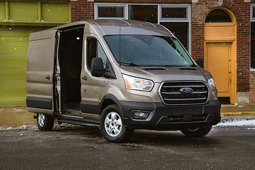 Le petit fourgon Transit Connect de Ford est aussi disponible en version de tourisme transformable en fourgon. Photo : Ford