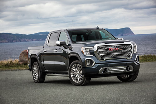 Le GMC Sierra propose un intérieur révisé. Photo de GM