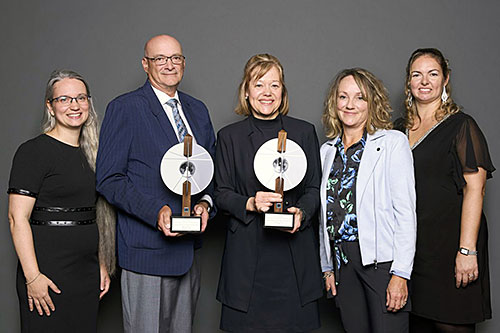 De gauche à droite: Sophie Larivière-Mantha, ing., présidente, Ordre des ingénieurs du Québec; Robert Marier, Directeur stratégies environnementales (retraité), Groupe ABS; Anne Chevrier, ing., P. Eng., Vice-présidente, Transport & Infrastructure, Québec, WSP; Sophie Ménard, Directrice Infrastructures Montréal, WSP; Catherine Daigneault, ing., Directrice – Géoenvironnement, Groupe ABS. Crédit : AFG