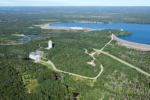 Vue aérienne de la centrale Outardes-2, située sur la Côte-Nord. Crédit : Hydro-Québec