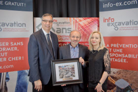 Info-excavation a remis le prix Mention spéciale pour l’ensemble de son œuvre à Monsieur Daniel Lessard de la Ville de Québec - Photo d'Info-excavation