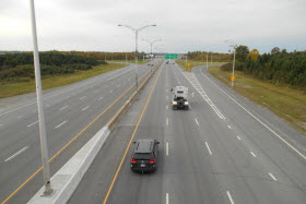 Autoroute 440, Laval - Photo de Jeangagnon - Wikimedia Commons - CC BY-SA 3.0