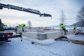 Montage de la structure en bois lamellé-croisé- Photo de Moelven