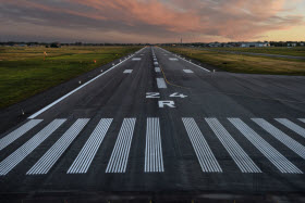 Nouvelle piste à l'aéroport de Saint-Hubert - Photo de l'Aéroport Montréal Saint-Hubert Longueuil