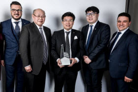 De gauche à droite , Guido Caso, VP Ventes et Marketing, Groupe Brivia; Chee Sing Yip, Propriétaire des Aliments Kim Phat Inc.; Kheng Ly, Fondateur, Président et PDG du Groupe Brivia; Charles Li, représentant du Groupe Tianqing Real Estate Group; Fernando Bucci, VP des Opérations, Groupe Brivia. - Photo YUL condominiums