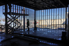  L'agrandissement du corridor domestique Est de l’aéroport international Montréal-Trudeau lui a valu récemment le prix Défi Marcus Vitruve pour l’Excellence en gestion de contrat de construction – moins de 15M$. Crédit – Rainmaker Construction 