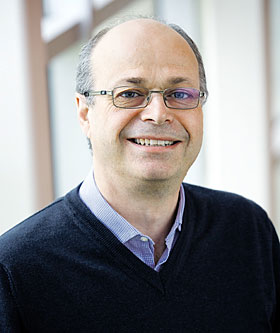 Richard Gagné, professeur titulaire au Département de génie civil et génie du bâtiment de l’Université de Sherbrooke et codirecteur du Centre de recherche sur les infrastructures en béton (CRIB). Crédit : Michel Caron