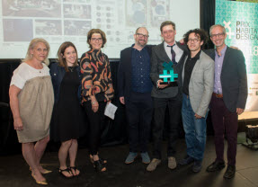 Le prix Défi Val-Mar dans la catégorie Multifamiliale a été remis à l'équipe de la firme Synthèse architecture - Photo de Prix Habitat Design