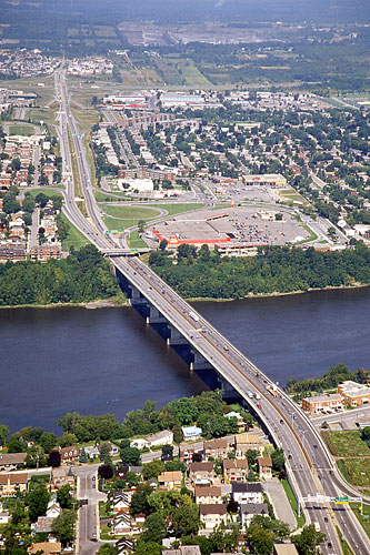 Le pont Pie-IX intégrera un corridor pour le SRB lors de sa mise en service en 2022.  Photo : Ministère des Transports