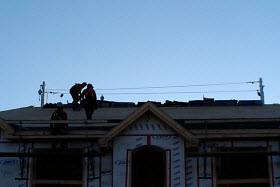 Le système inventé par Gaétan Sirois Construction prend 45 minutes à installer, couvre une distance de 34 pieds et s’ajuste aux besoins des différentes couvertures.