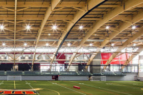  Bâtiment institutionnel de plus de 1000 mètres carrés Stade TELUS – Université Laval. Crédit- Stéphane Groleau 