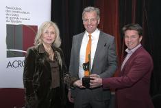 Le prix Fernand-Houle a été remis à M. Walter Bélanger, fondateur de Béton Provincial ltée, à titre posthume. Crédit : ACRGTQ