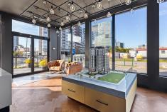 Le bureau de vente du projet Sir Charles Condominiums, lauréat d'un Prix Habitat Design 2022. Crédit : Devimco Immobilier 