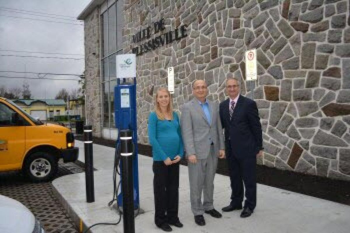 Plessisville se dote d'un stationnement écologique