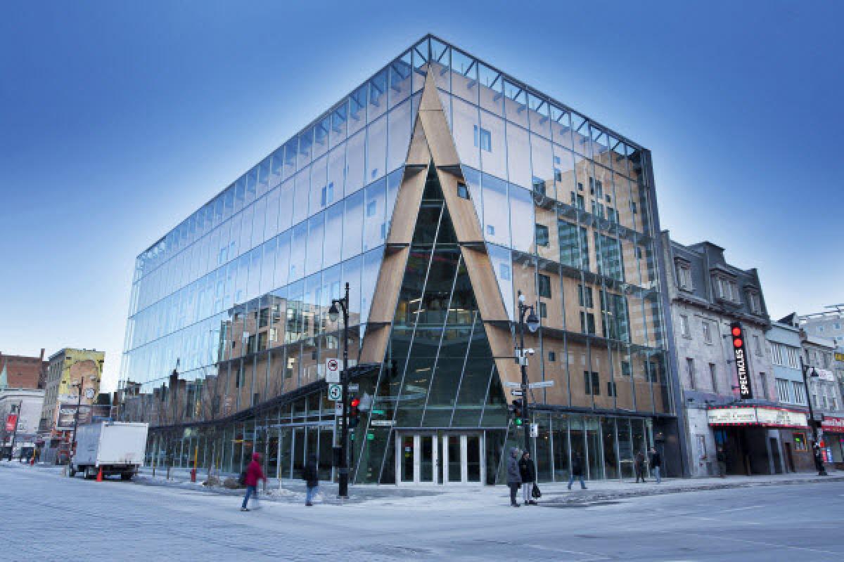 Le 2-22 Sainte-Catherine, dans le Quartier des spectacles de Montréal.