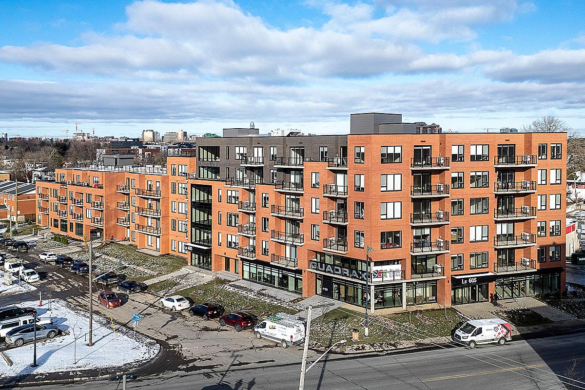 Laval : un immeuble de 101 logements abordables sur le boulevard Curé-Labelle. Crédit : Louis-Étienne Doré