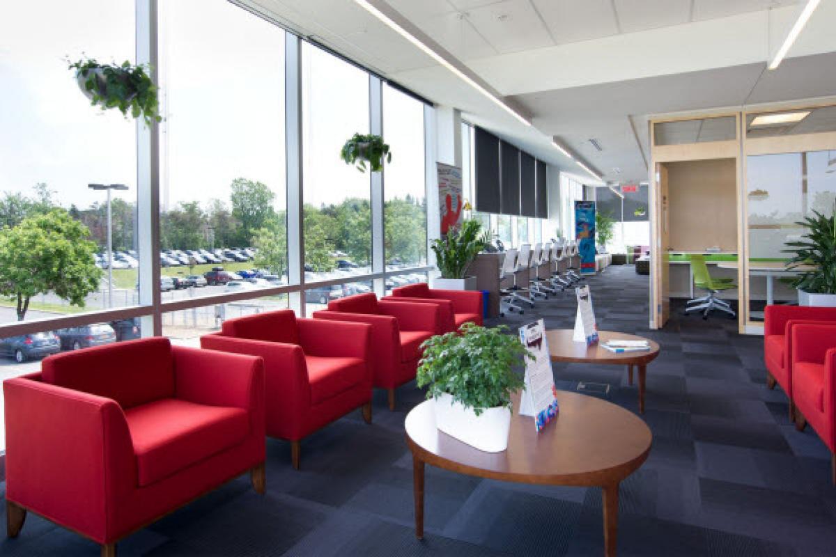 Aires communes et aires de travail flexibles chez Pfizer Canada.