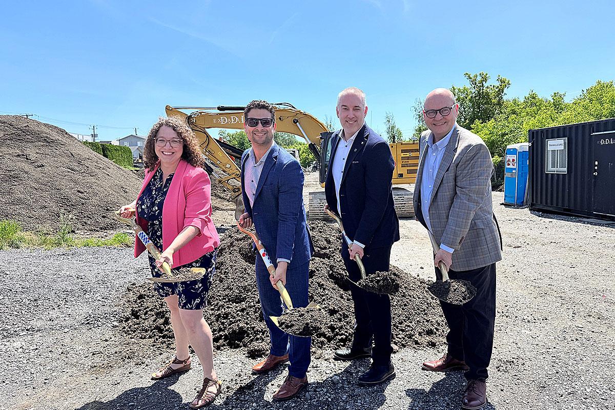 Un chantier de 50 logements abordables est lancé à Salaberry-de-Valleyfield. Crédit : Cabinet de la ministre responsable de l'Habitation