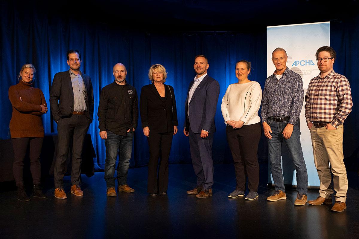 Les membres du conseil d’administration 2022-2023 de l’APCHQ – Région de Québec et son nouveau président (centre). Crédit : APCHQ 