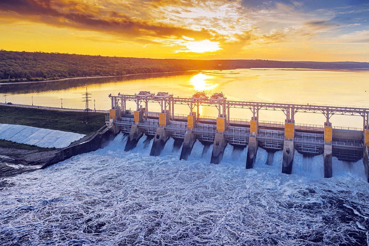 Courants puissants, eau glaciale, espaces restreints et zones très profondes : les barrages hydroélectriques soumettent les scaphandriers à des conditions extrêmes. 