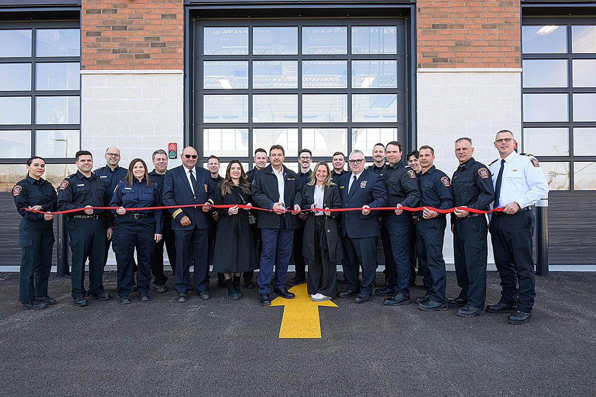 Caserne de pompiers et garage municipal sous un même toit à Les Coteaux. Crédit : Valérie Provost, photographe