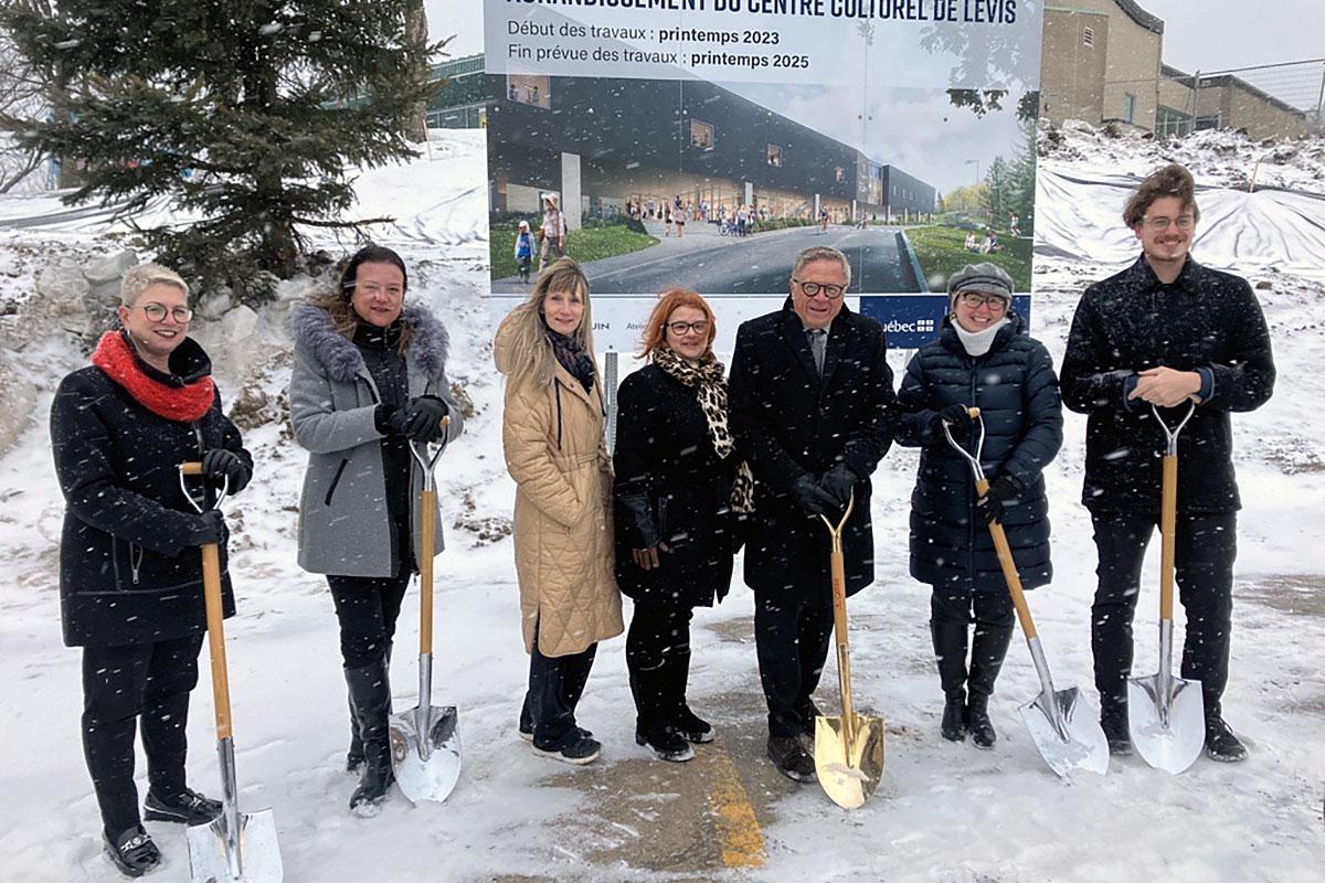 Pelletée de terre pour l’agrandissement du Centre culturel de Lévis. Crédit : Ville de Lévis