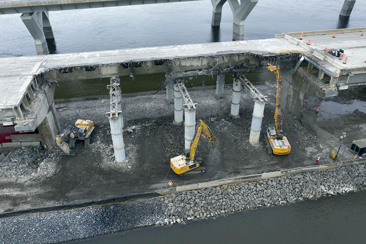 Pont Champlain : les travaux de déconstruction avancent à bon train. Crédit : Les Ponts Jacques Cartier et Champlain Incorporée