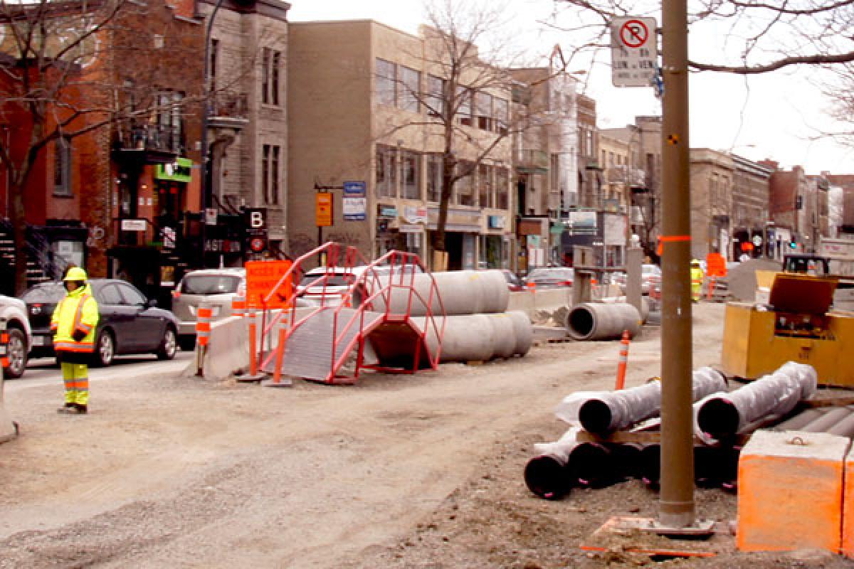 Changement aux normes : Trottoirs et bordures en béton et Conduites d’eau potabl