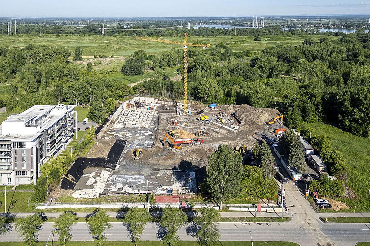 Première pelletée de terre pour le projet Coulée Grou. Crédit : Fonds immobilier de solidarité FTQ