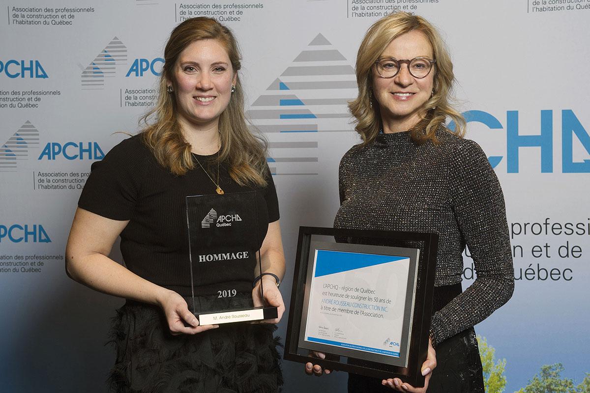 Dominique Rousseau, petite fille de Mr André Rousseau et Martine Savard, directrice génerale de l'APCHQ-région de Quebec - Crédit photo: APCHQ