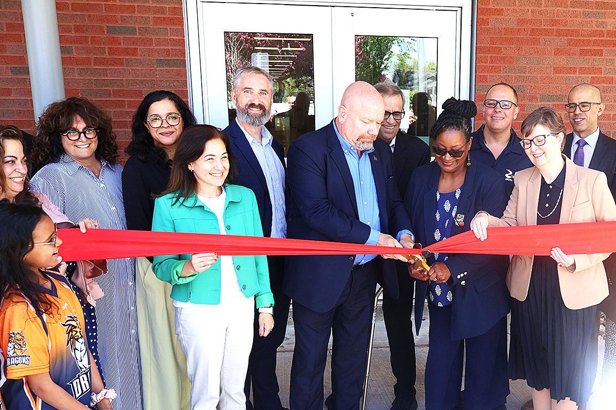 Inauguration de l'école Harold-Napper agrandie. Crédit : Commission scolaire Riverside