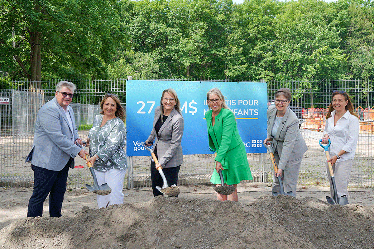 Première pelletée de terre pour l’agrandissement de l’école Saint-Laurent. Crédit : Centre de services scolaire Marie-Victorin