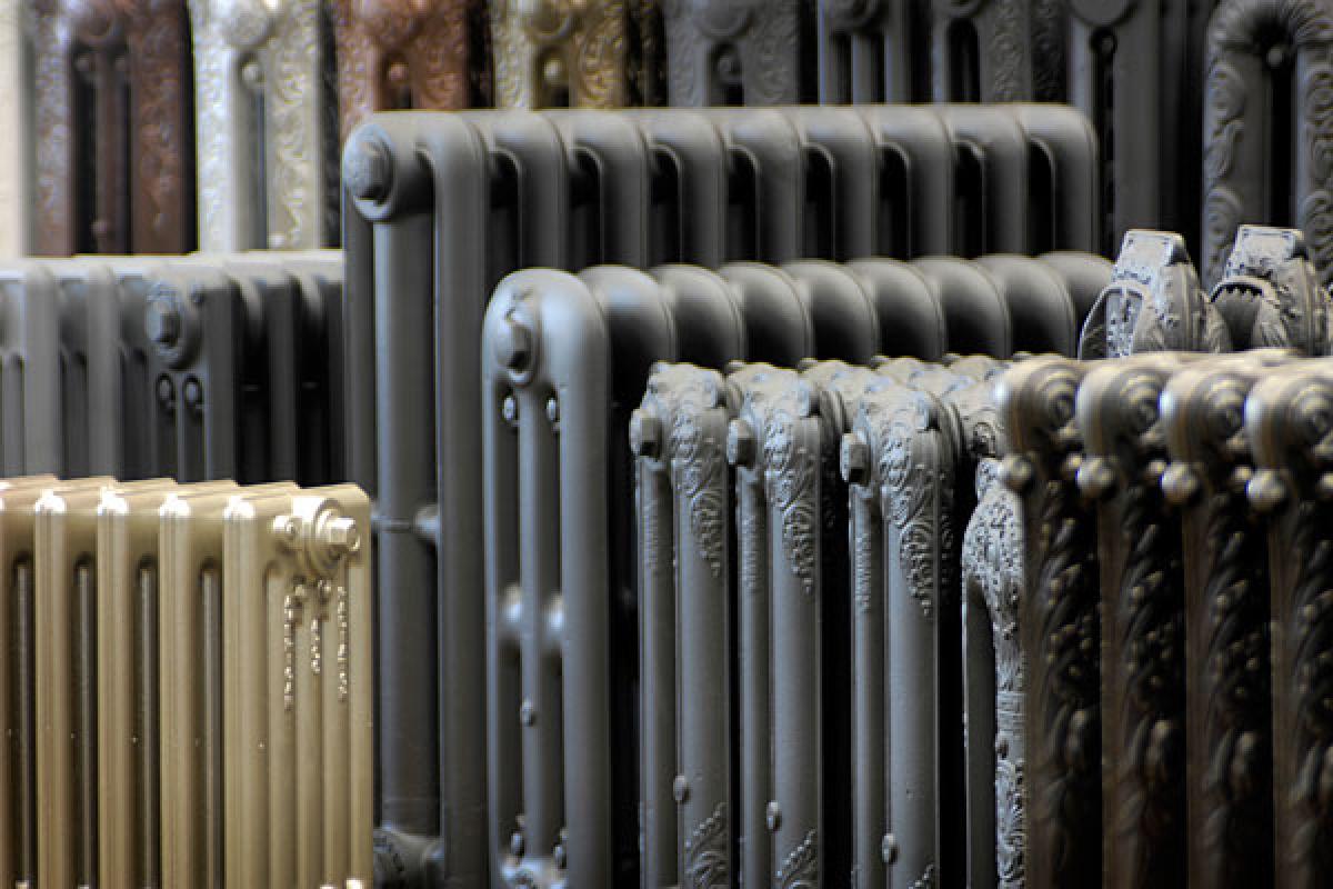 Les radiateurs récupérés sont restaurés, puis électrifiés - Photo : EcoRad