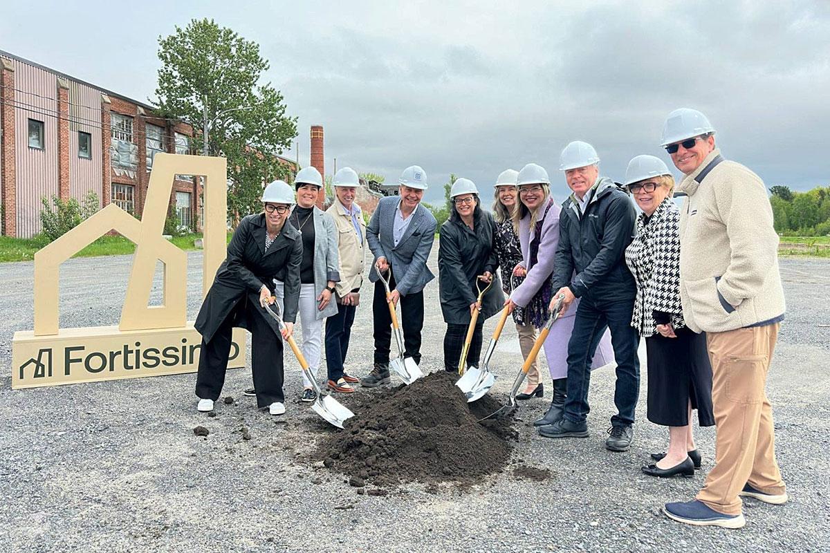 Première pelletée de terre de l’écoquartier Fortissimo. Crédit : Ville de Drummondville