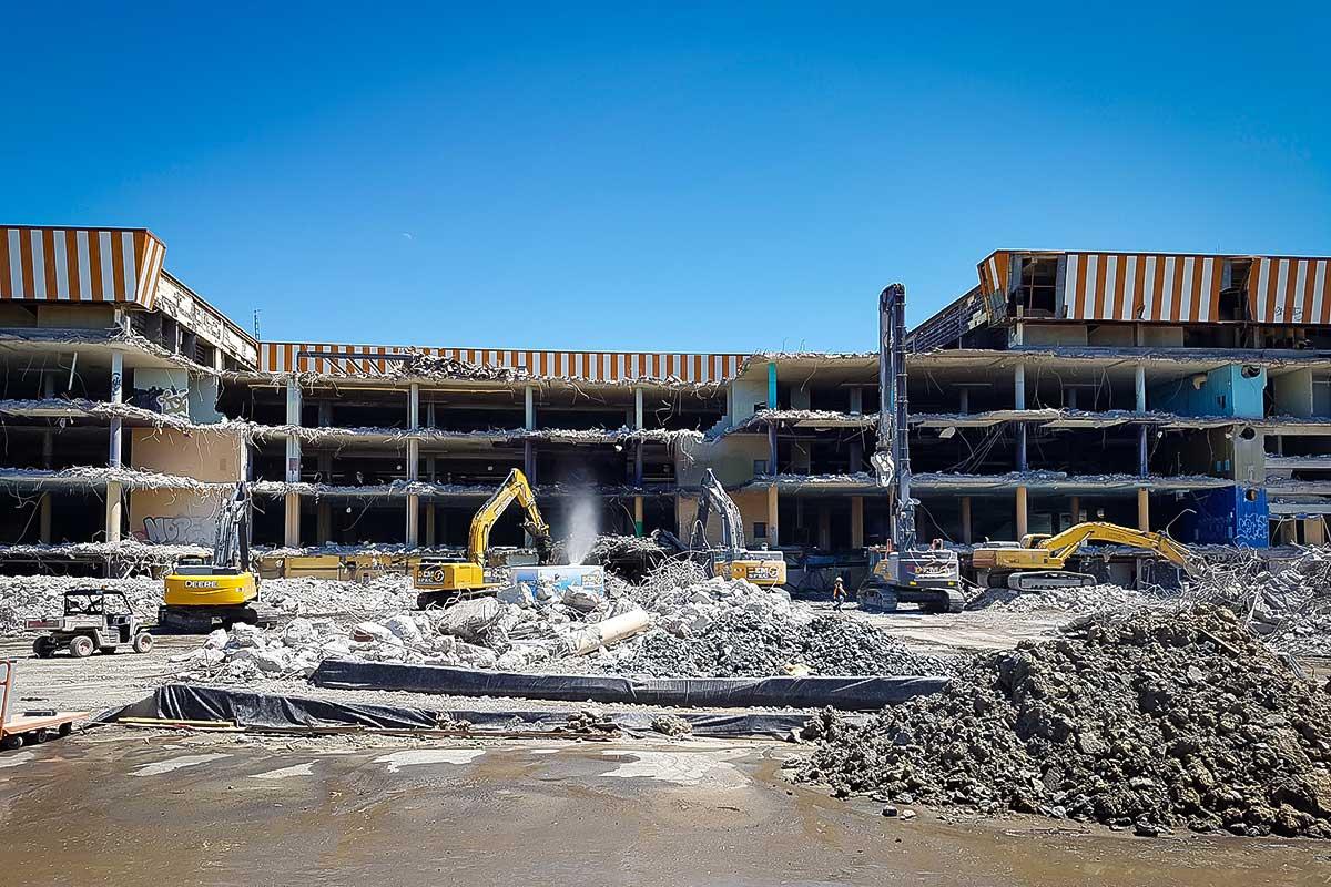 La déconstruction de l’Hippodrome de Montréal : un chantier-type dans le cadre duquel des pratiques de réduction à la source ont été testées - Photo : CBCDa-Qc